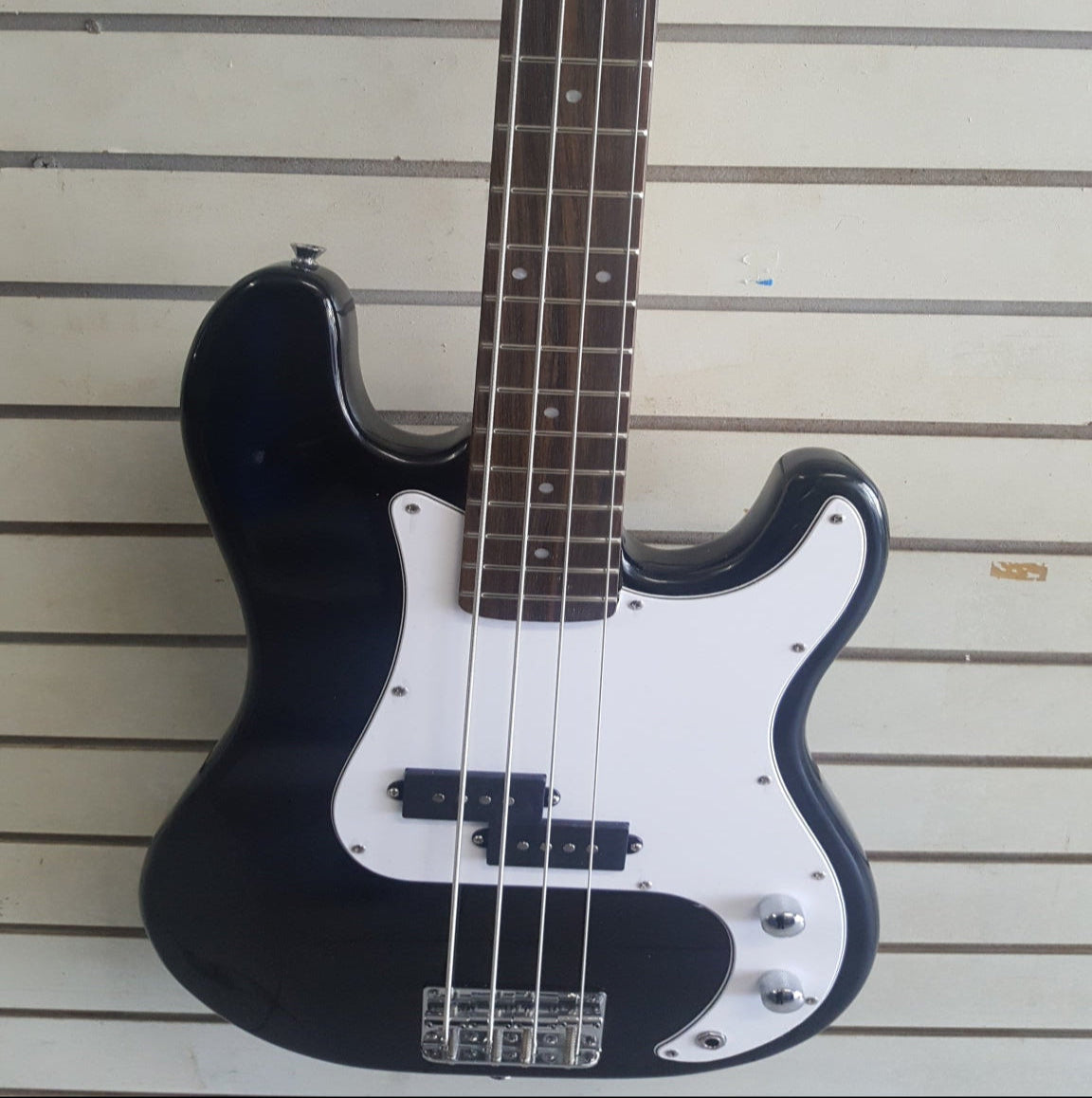 Bajo 4